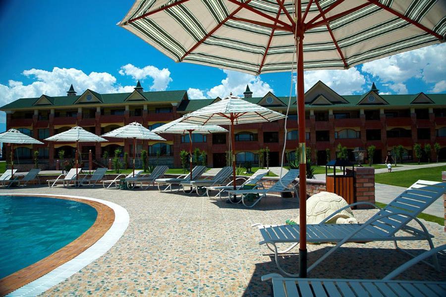 Morelux Boutique Hotel Kapchagay Buitenkant foto