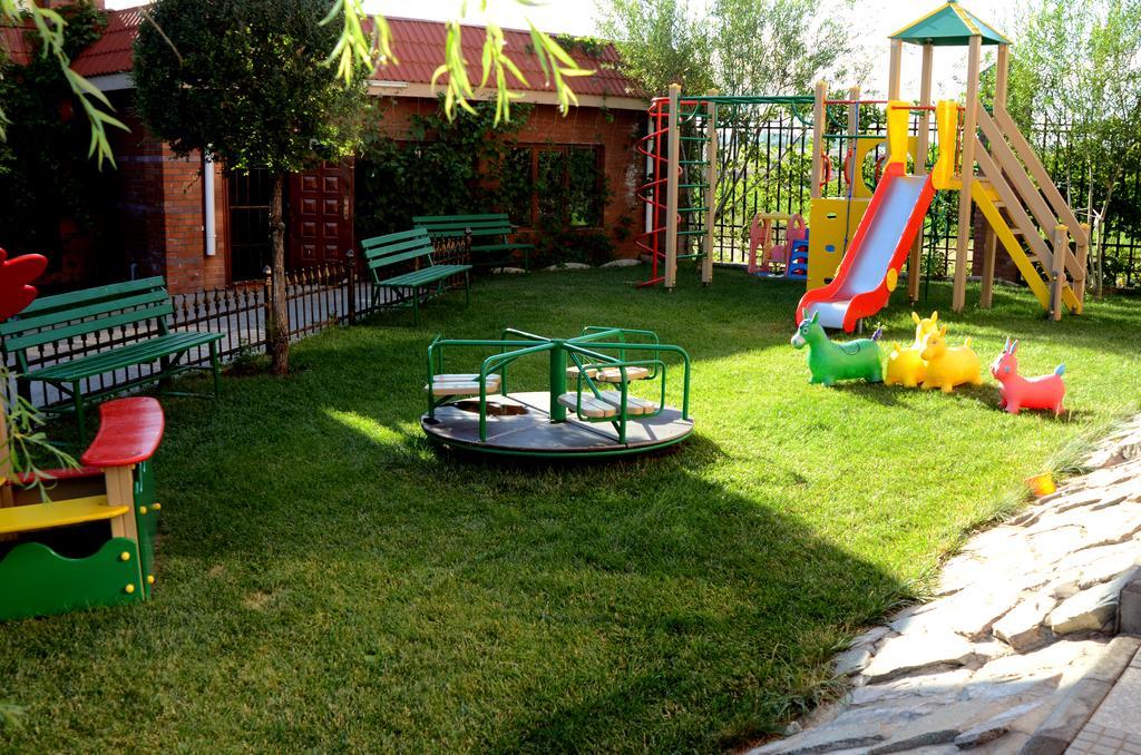 Morelux Boutique Hotel Kapchagay Buitenkant foto
