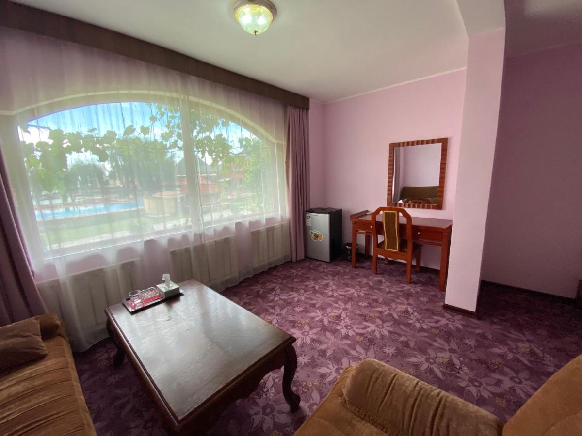 Morelux Boutique Hotel Kapchagay Buitenkant foto