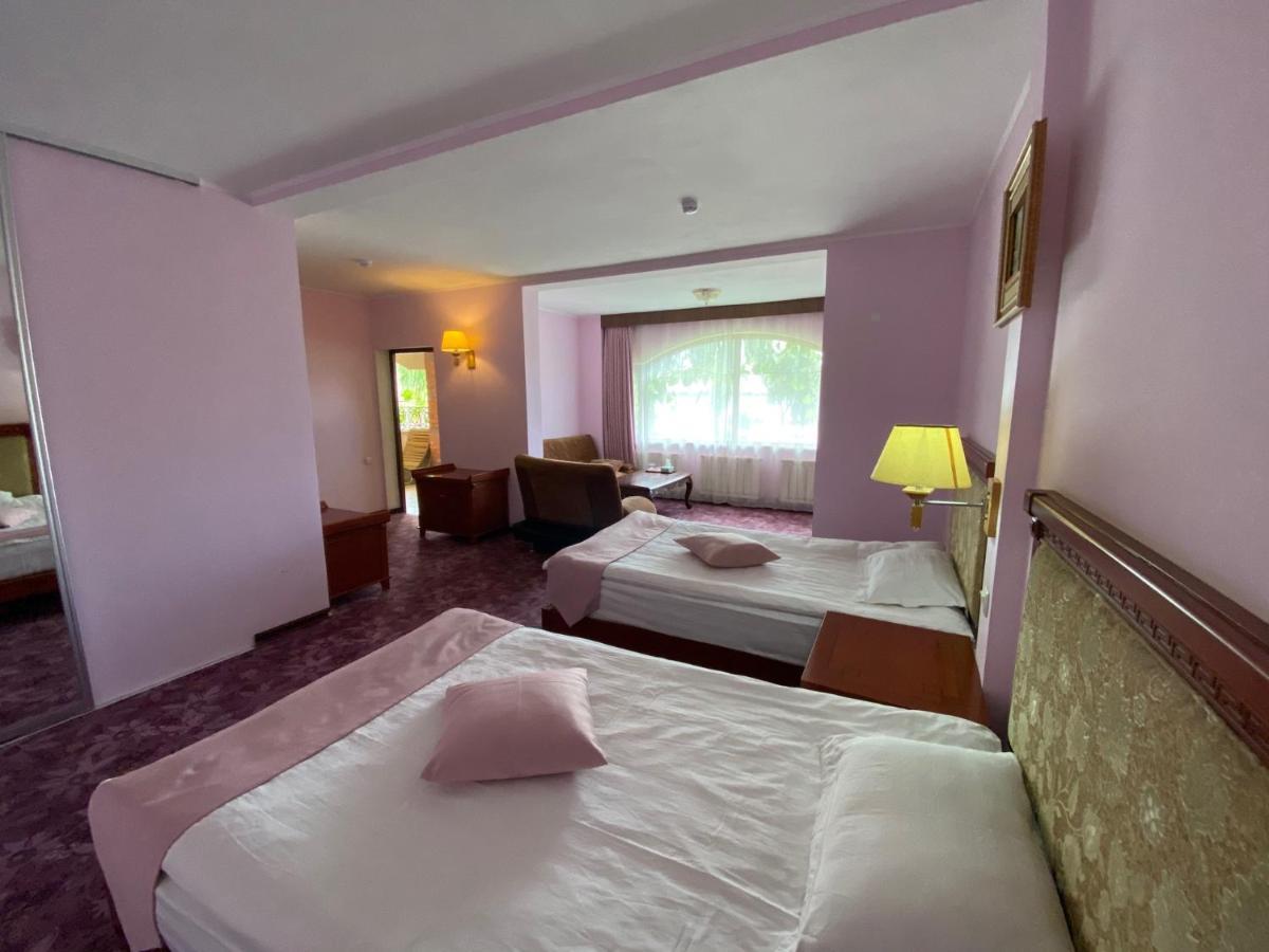 Morelux Boutique Hotel Kapchagay Buitenkant foto