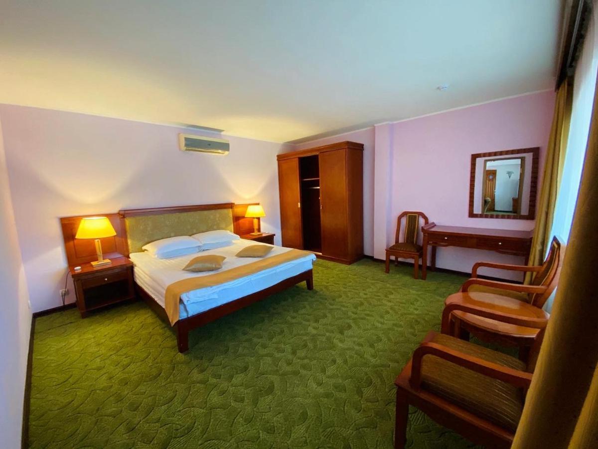 Morelux Boutique Hotel Kapchagay Buitenkant foto