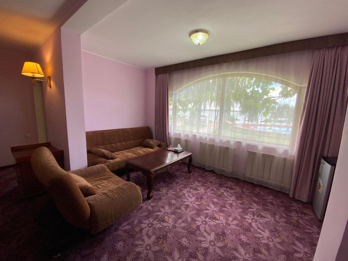 Morelux Boutique Hotel Kapchagay Buitenkant foto