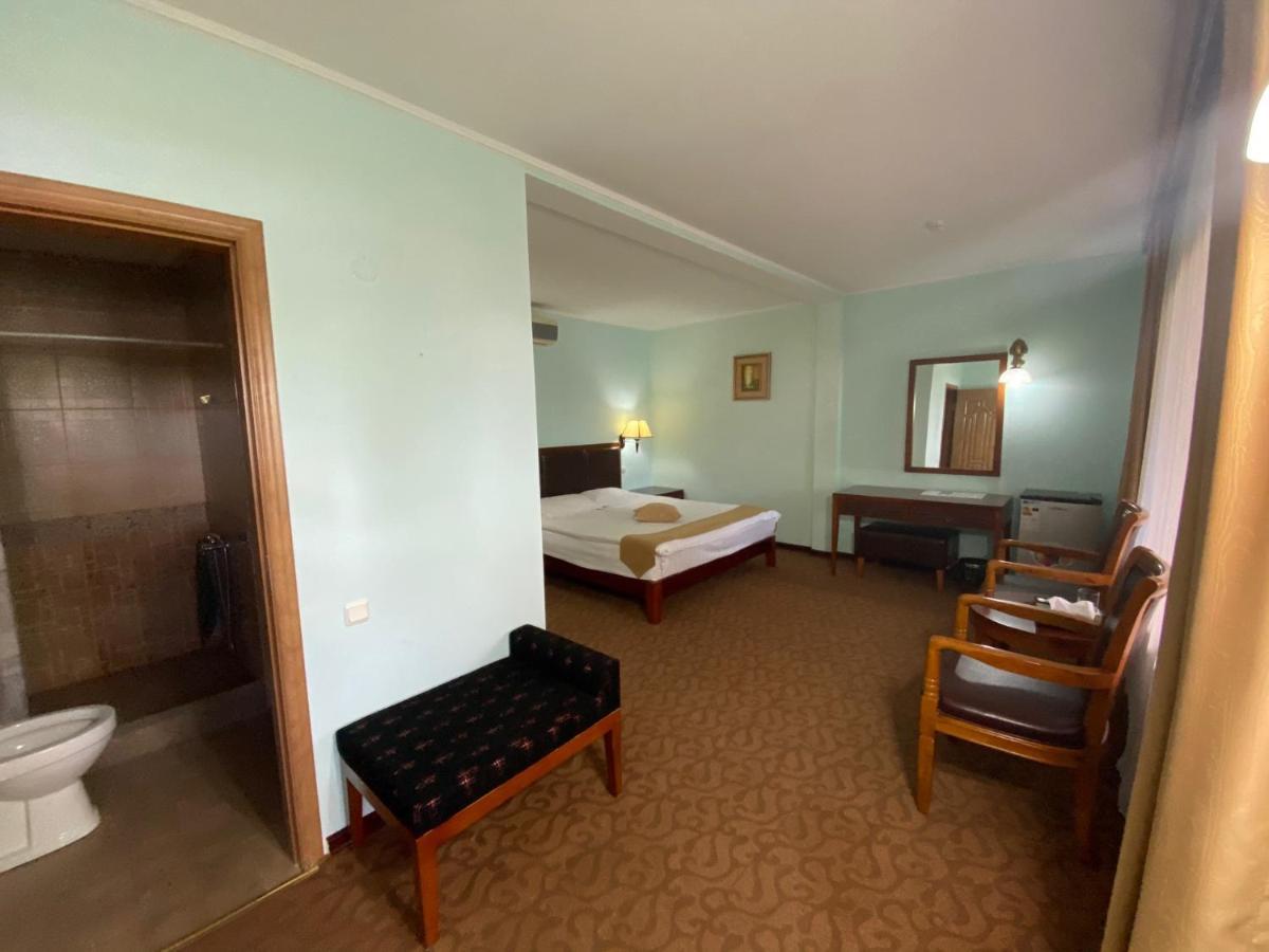 Morelux Boutique Hotel Kapchagay Buitenkant foto